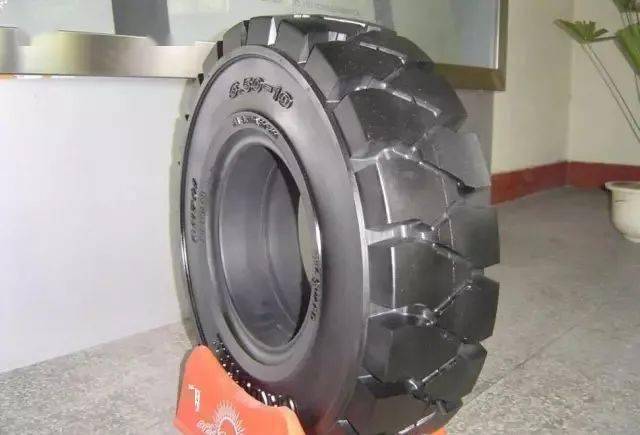 實(shí)心輪胎常見質(zhì)量問(wèn)題及其發(fā)生原因