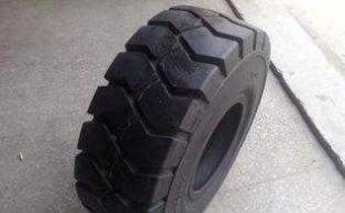 林德永恒力歐模叉車實心輪胎 帶鼻式與快裝式的卓越選擇